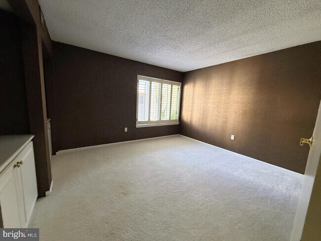 Building Photo - 231 Canal Park Dr