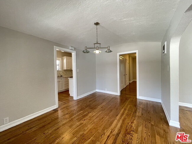 Building Photo - 3642 Empire Dr