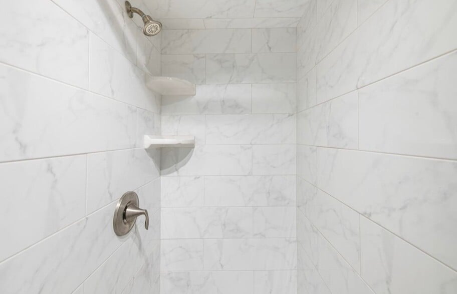 Building Photo - 140 W 8710 S