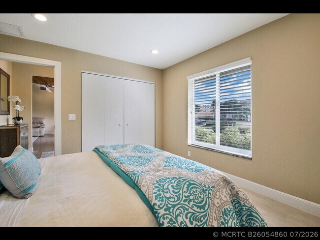 Building Photo - 451 N Lyra Cir