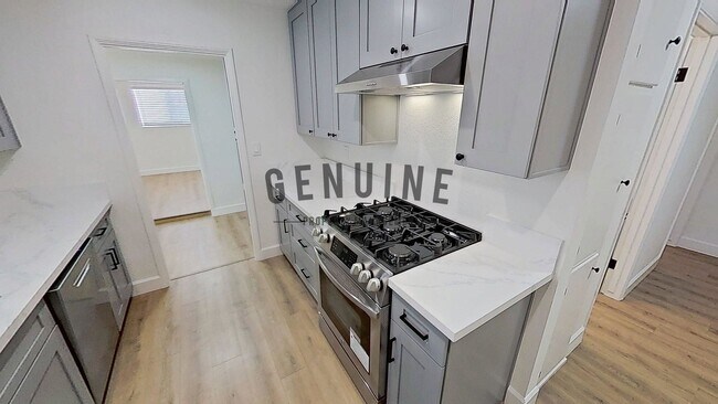 Building Photo - Upgraded 4Bd 2Ba Home