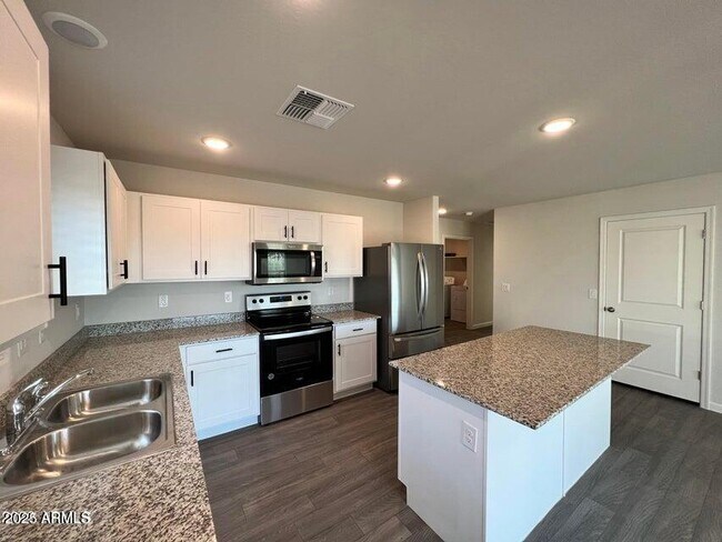 Building Photo - 2048 E Velvet Pl