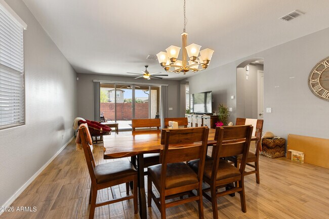 Building Photo - 3859 E Welton Ln