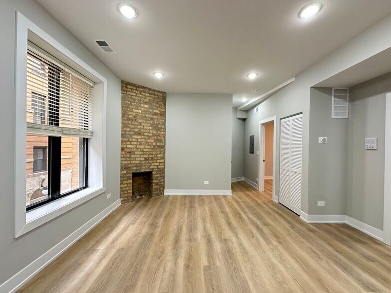 Building Photo - 431 W Belden Ave