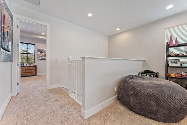 Building Photo - 1077 Faulkner Ter