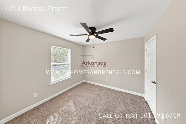 Building Photo - 4213 Rogers St