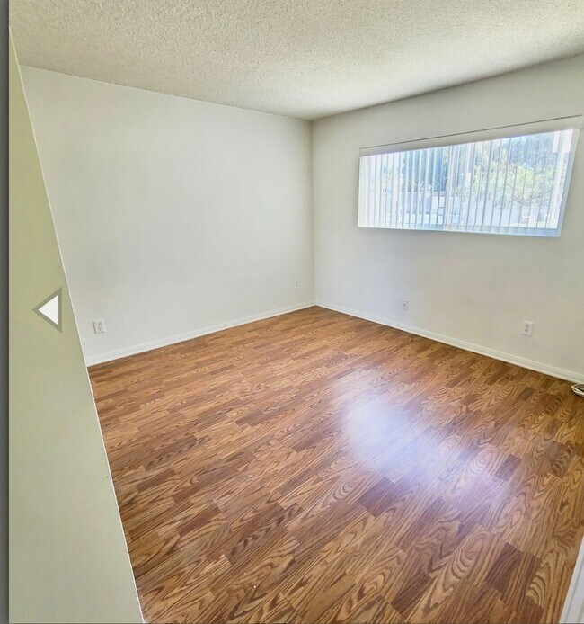 Interior Photo - 1755 Granville Ave