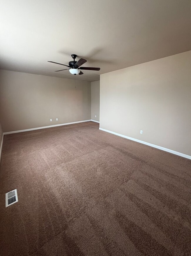 Building Photo - 1415 Grindstone Dr SE