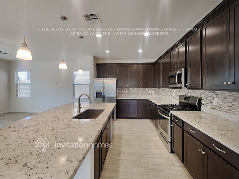 Building Photo - 1056 S 200th Ln