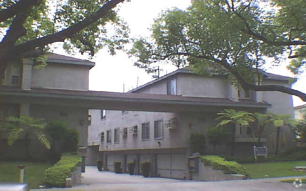 Primary Photo - 79-89 S Roosevelt Ave