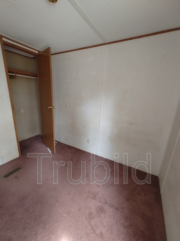 Building Photo - 932 Country Club Dr