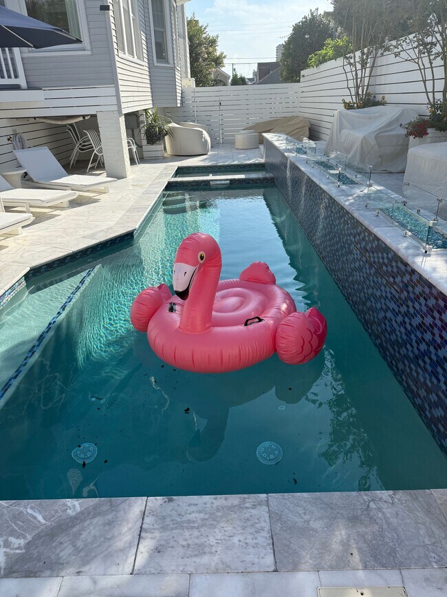 Building Photo - 16 S Somerset Ave