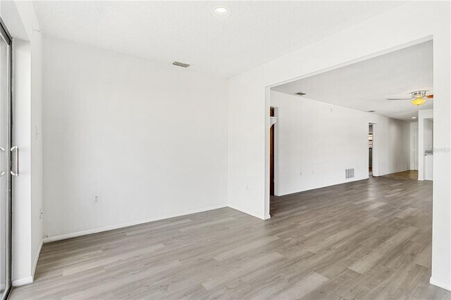 Building Photo - 13250 Ridge Rd S