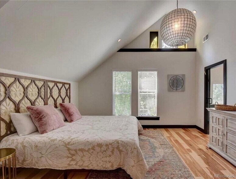 Building Photo - 2126 Grove St