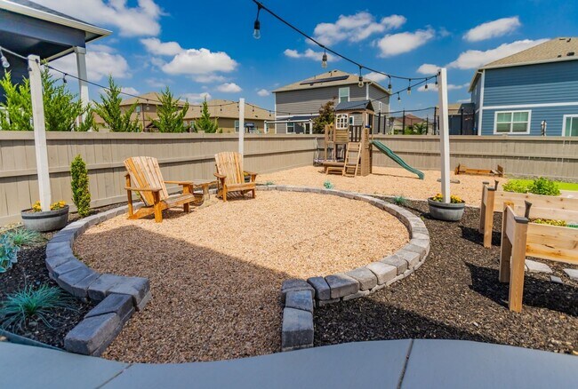 Building Photo - Stunning 4BR House in Berthoud