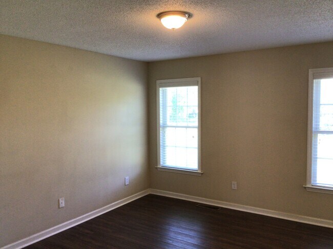 Building Photo - 140 Haven Grove Trl