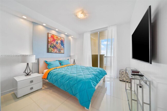 Building Photo - 17875 Collins Ave