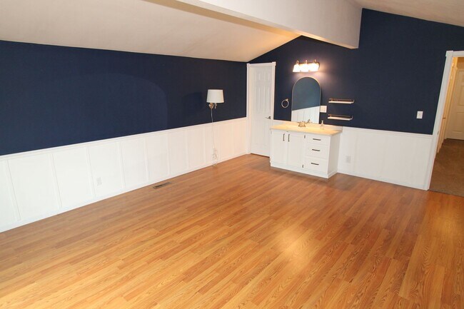 Building Photo - Beautiful 4 bedroom colonial in Lake Geneva