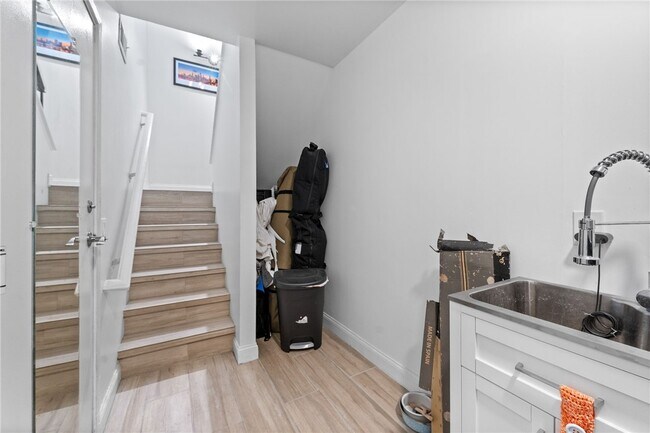 Building Photo - 30902 Club House Dr
