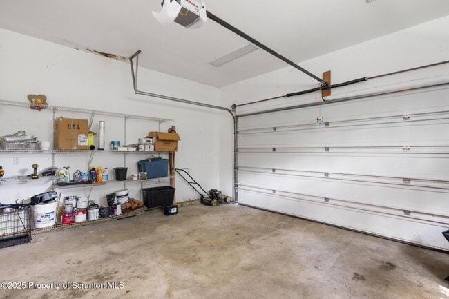 Building Photo - 32 Pine Tree Dr