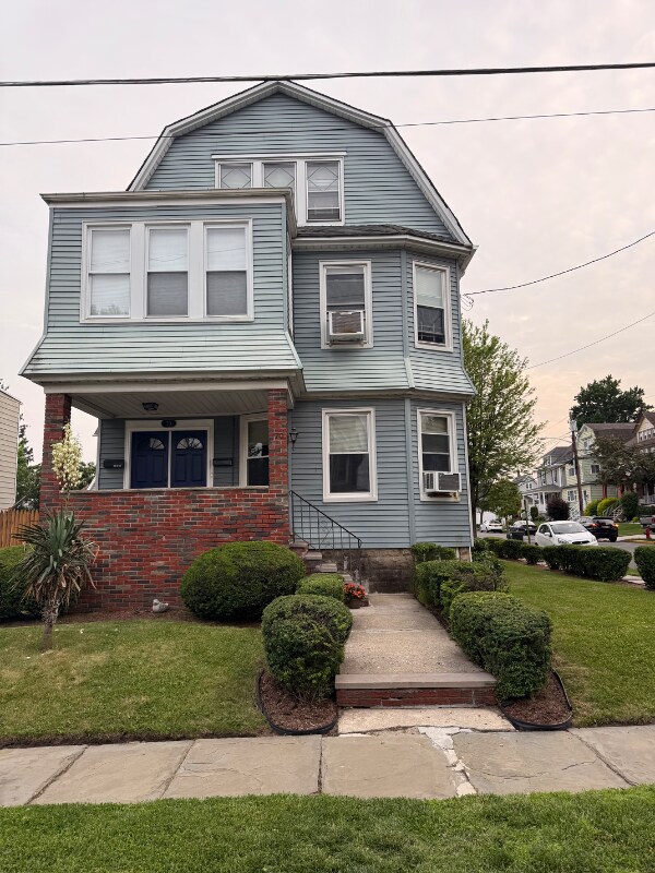Building Photo - 70 Bennett Ave