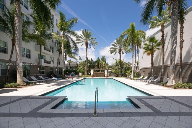 Building Photo - 2401 NE 65th St