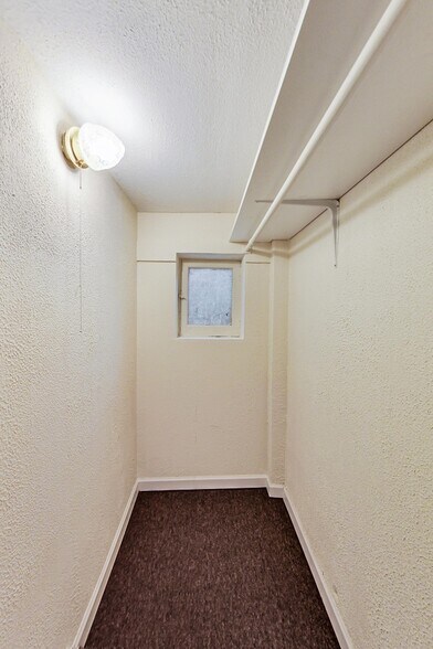 Building Photo - 1521 W Nelson St