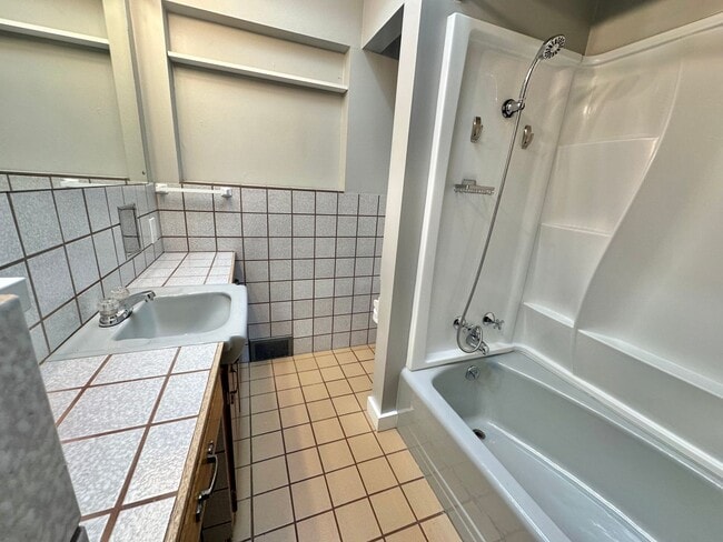 Building Photo - North Mercer Island Home .  First Hill