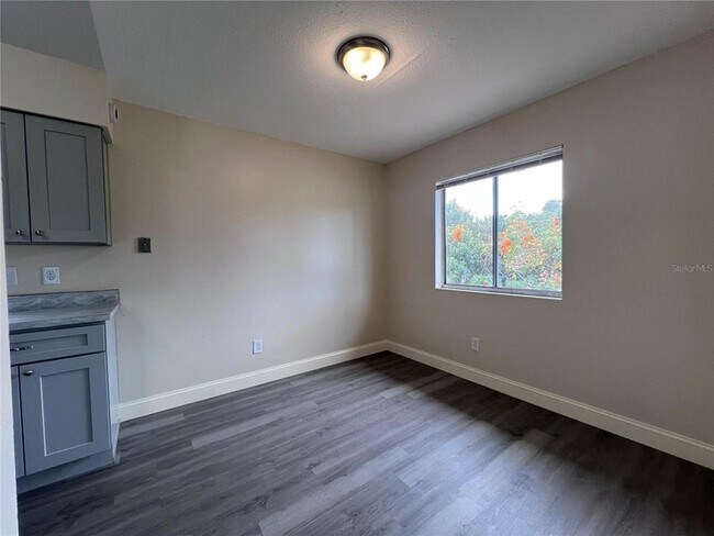 Building Photo - 52 N Fairfax Ave