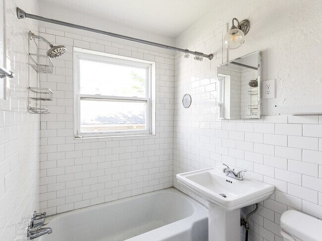 Building Photo - 1819 NW 22nd St