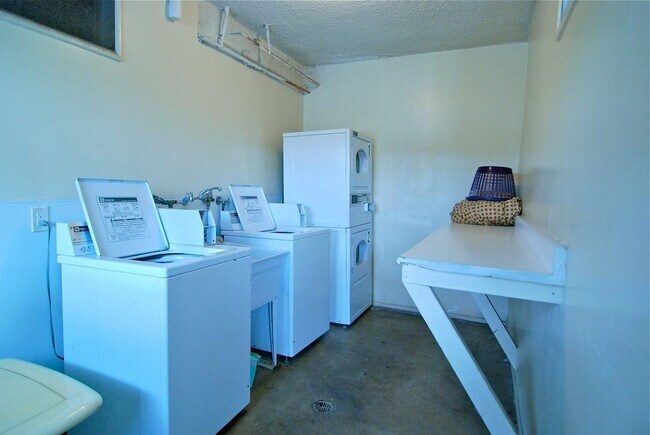 Building Photo - 7005 Coldwater Canyon Ave