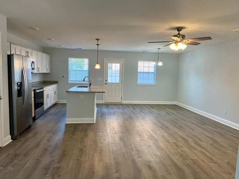 Building Photo - 609 37th Ave N