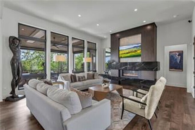 Building Photo - {5842} Luxury Rental in Forrest Ridge Esta...