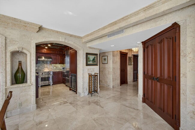 Building Photo - 3400 N Ocean Dr