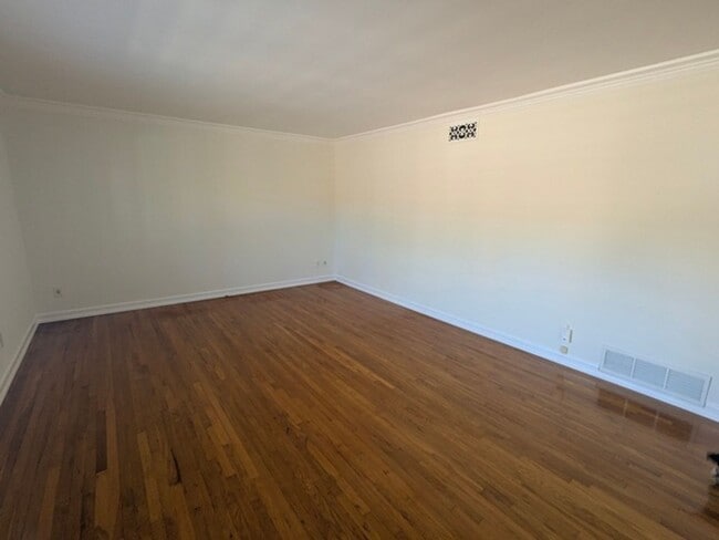 Building Photo - 3 Bedroom - 2 Bathroom Home in San Diego