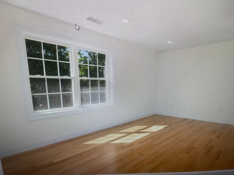 Building Photo - 22 Oakland Ave