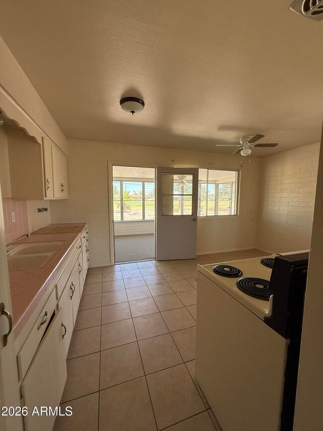 Building Photo - 12235 N Cherry Hills Dr W