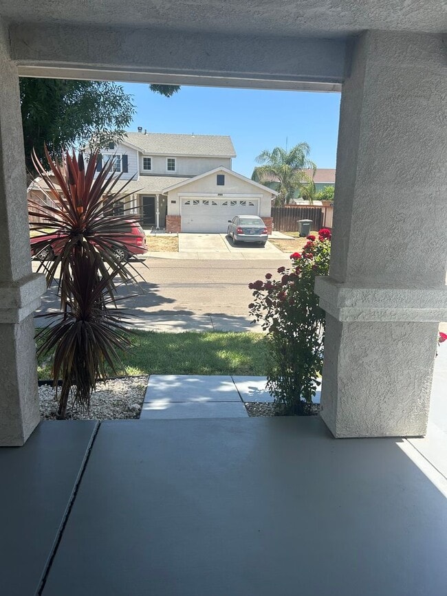 Building Photo - Single Story 3-bedroom home in Patterson!