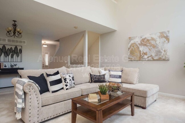 Building Photo - 8947 Hilltop Manor Dr