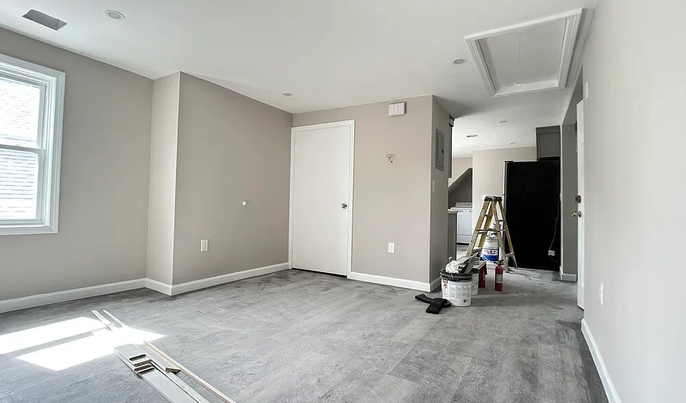 Building Photo - 16 Long Ave