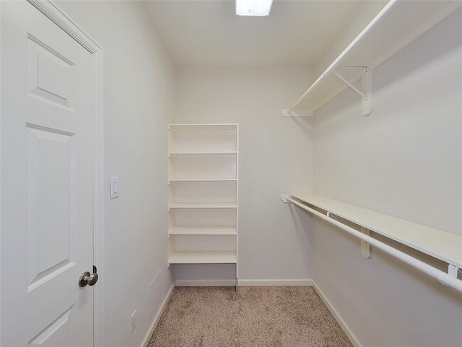 Building Photo - 604 Reinerman St
