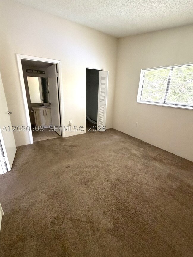 Building Photo - 351 Palm Way