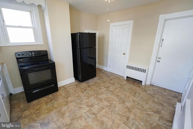 Building Photo - 303 E Main St