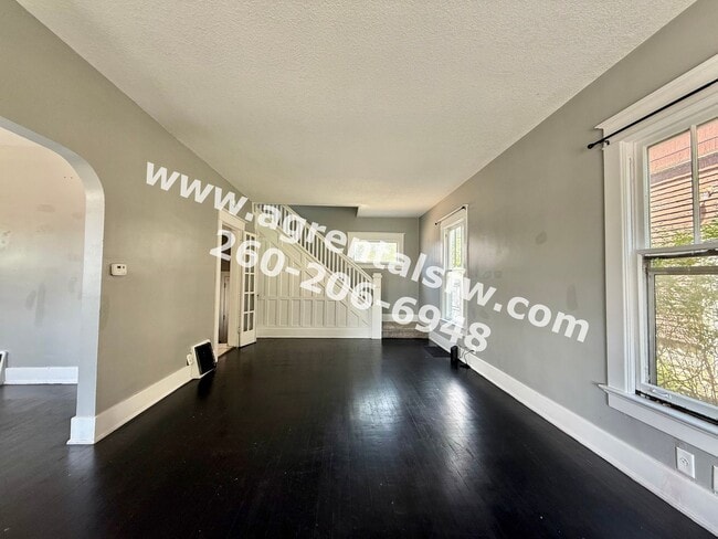 Building Photo - 3 Bedroom House