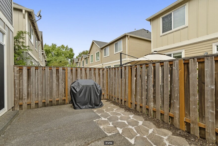Building Photo - 17175 SW Berkeley Ln