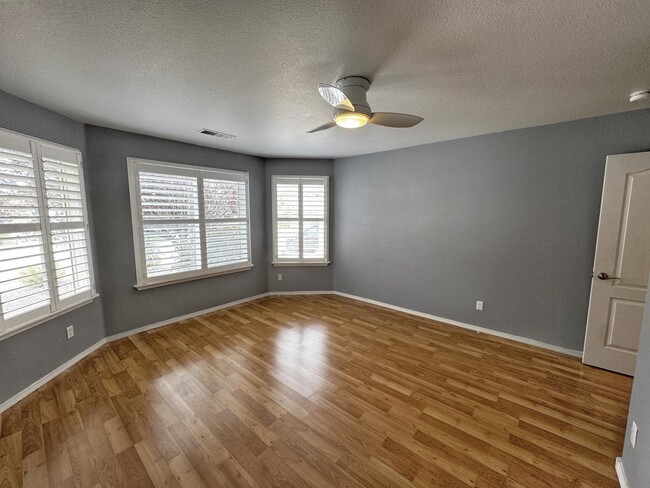 Building Photo - 8608 Quail Creek Ct NE