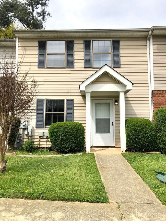 Building Photo - Close to 75 & 285....All Cobb Amenties
