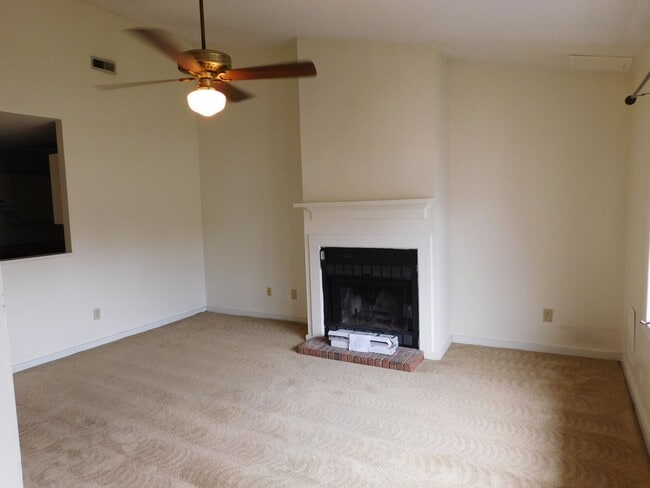 Building Photo - 7 Pillory Cir