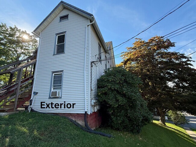Building Photo - 272 Highland Ave