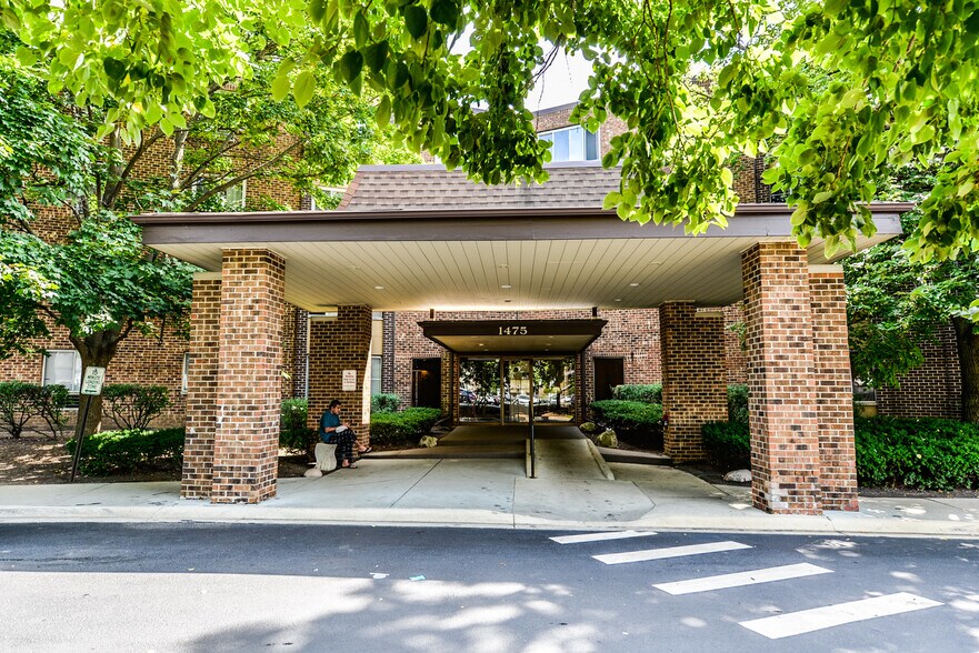 Building Photo - 1475 Rebecca Dr